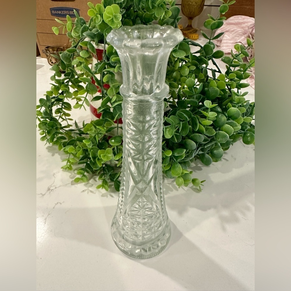 🎄Vintage Tall Glass Bud Vase (1)